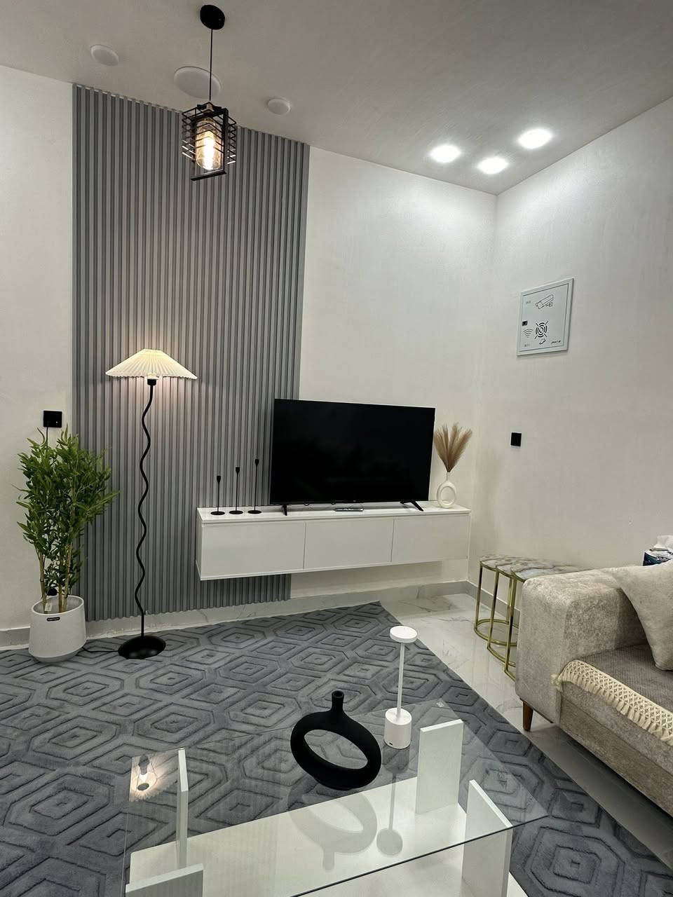 سلام عليكم غراض للبيع جدد مستعمله اقل من شهر الاستفسار ***********
