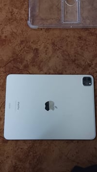 ايباد برو M2 حجم 11 ذاكرة 256 بطارية 90%  للتفاصيل 07739139139