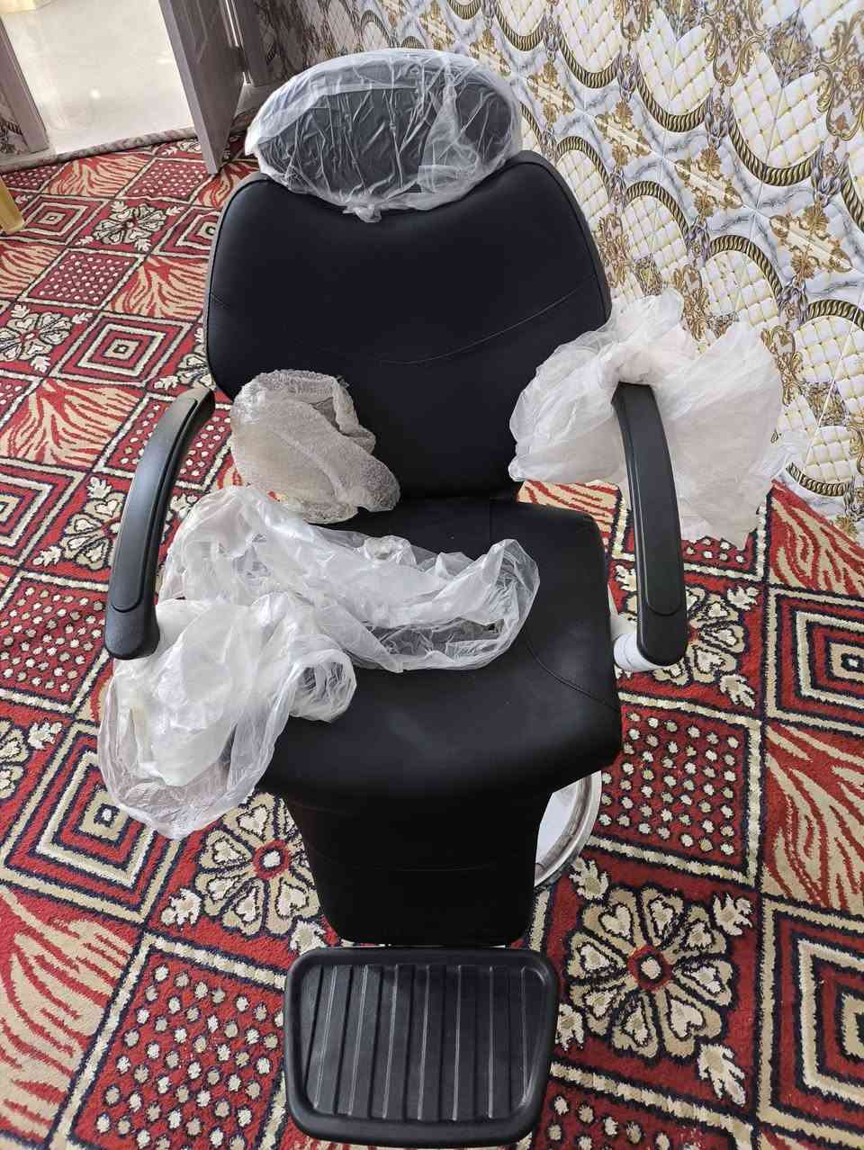 سلام عليكم 🤝
كرسي حلاقه بل كارتون شديته بيدي 
كله شغال وعل فحص 
السعر (200) الف بي مجال 
الرقم / *********** / بي واتساب 
سبب البيع اجاني هديه للمحل ومامحتاجه
