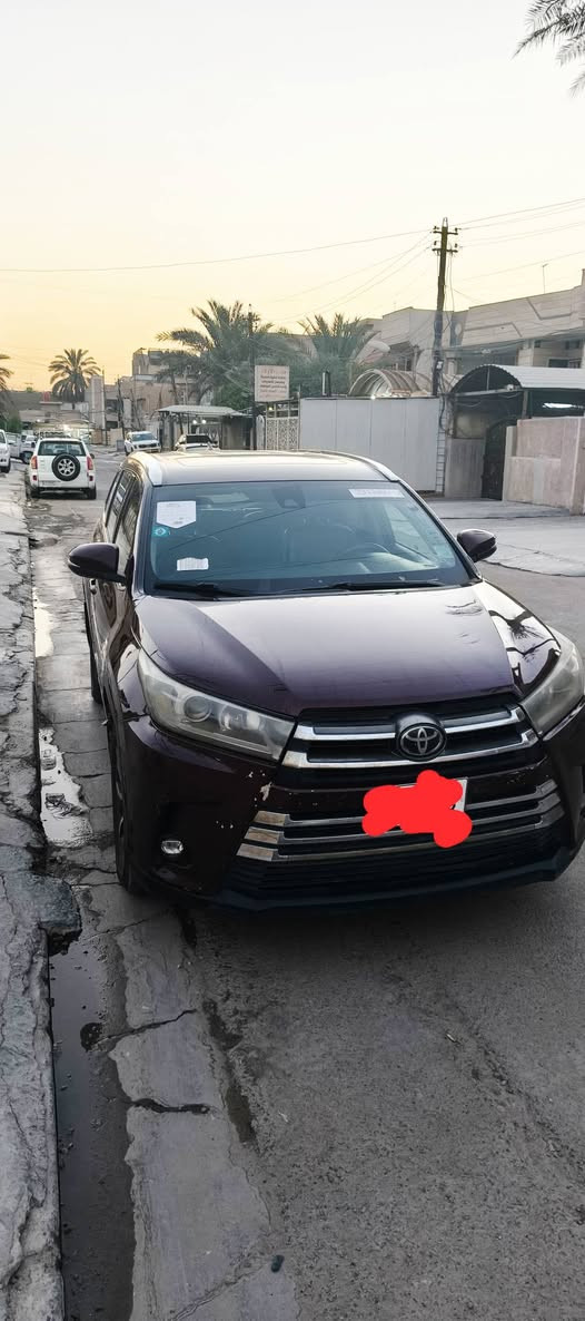 السلام عليكم
هايلاندر موديل 19 xle وارد امركي 
قطعة بأمريكا  الچاملغ الايسر 
والباب خلف السائق  والجنطة بالعراق صبغهن كلش مرتب 

مواصفاتها معروفة 

رقم بغداد 
7 راكب  vip 
نظام اقتصادي 
قيادة اوتو 
نظام توقف اوتو ستوب 
رادارات /مانع تصادم /مراقبة مسار 
فتحة بالسقف 
كامرة خلفية 
هيترات 
تبريد 3 قطع 
جنطة كهرباء 
شاشة كار بلي 
بردات ابواب 
كشنات جلد ونظام تدفئة تبريد للكشنات
زوج تاير جديد
سعرها 225 
***********
