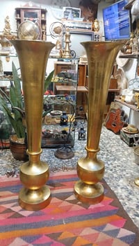 فازات الحجم ٩٧سم البيع العنوان المحل بغداد المدينه شارع الفلاح حي الاك...