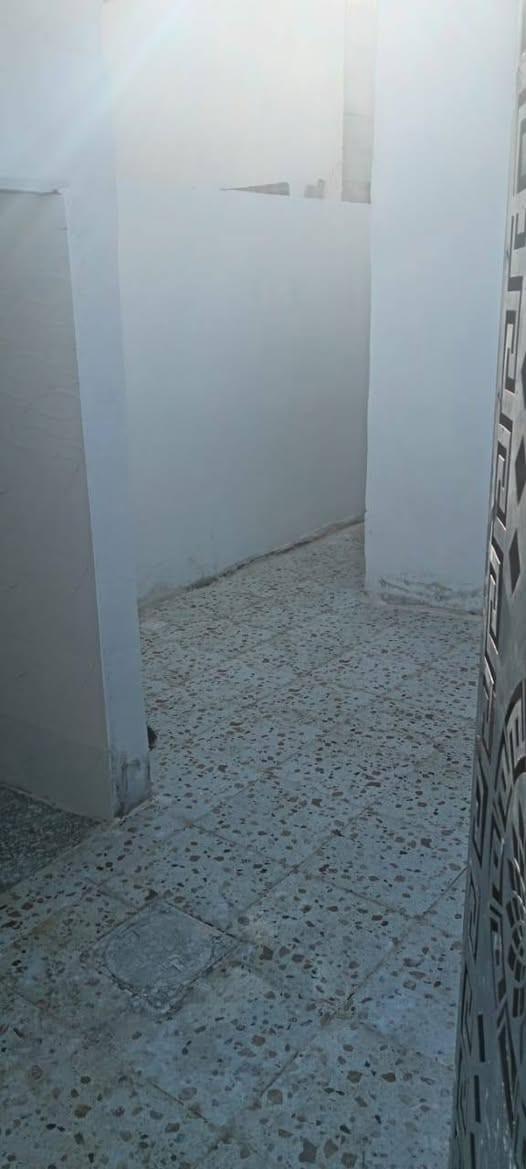 ♛ياﷲ دار للبيع مساحه ١٠٠م بناء جديد 
♛اساس تجعيب  البناء بلوك السقف عكاده  
♛ سعر الدار 24 مليون  
♛غرفه صاله  استقبال  مطبخ صحيات 
♛العنوان الكوفه البراكية  شارع المطار القديم ***********
