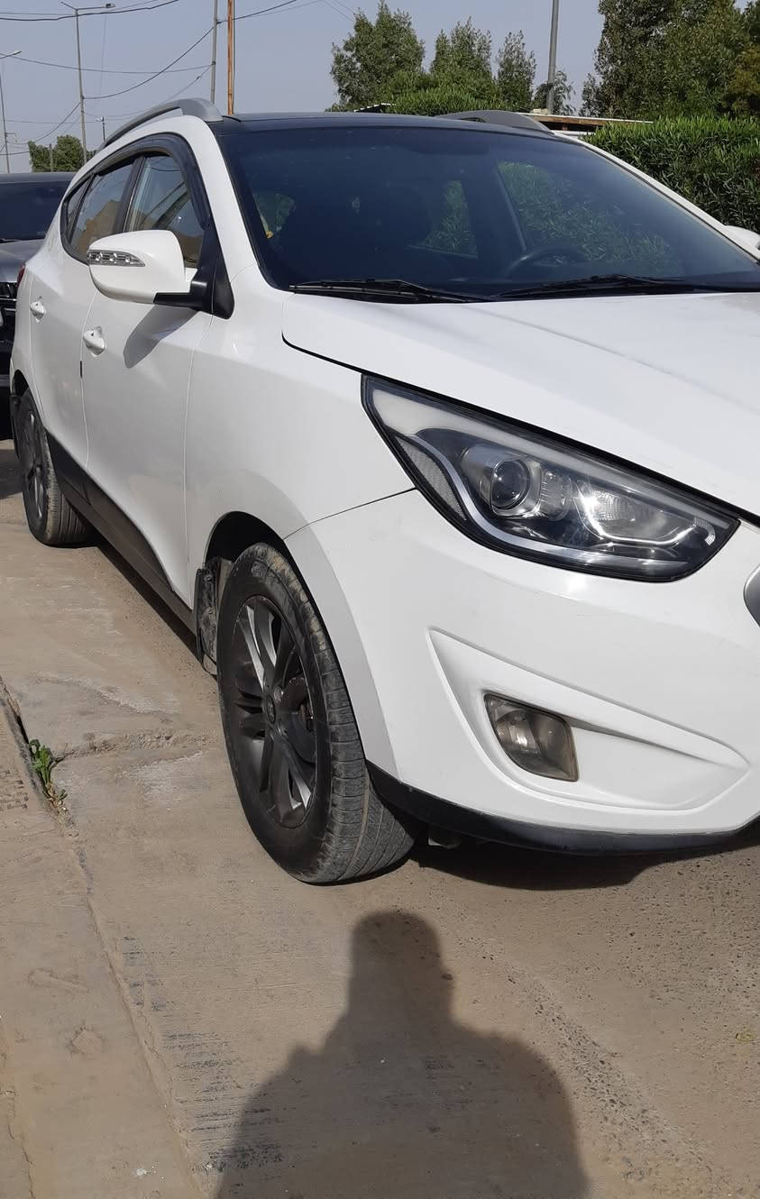 سلام عليكم للبيع توسان موديل ٢٠١٥ خليجي بانورما تحكم ستيرن ماشيه ١٢٠ او بيه مجال خمسه ويل كب تخم تاير جديد السياره كامله مابيه نقص السعر ١٤٨٠٠ او بيه مجال مكان السياره بغداد القادسيه رقم ***********
