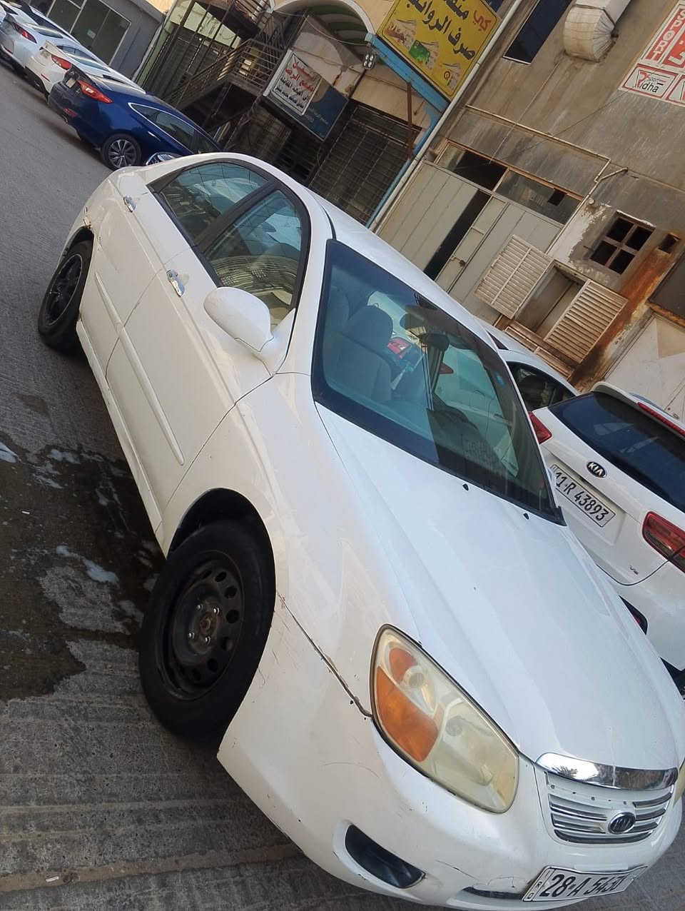للبيع كيا سبكترا
* الموديل: 2006
* اللون: أبيض
* ناقل الحركة: (أوتوماتيك)
* المحرك: (2000)
* رقم اللوحة: 28 A 5430 نجف دولي
* السيارة بحالة جيدة وتستخدم بشكل يومي.
* التبريد لا يعمل .
* اقتصادية في استهلاك الوقود.
*السياره بيها طخات بسيطه بدون ضربه قويه مثل ما مبين بالصور 

💰 السعر: (60)
📍 الموقع: (النجف قرية الغدير)
📞 للتواصل: ( *********** )
