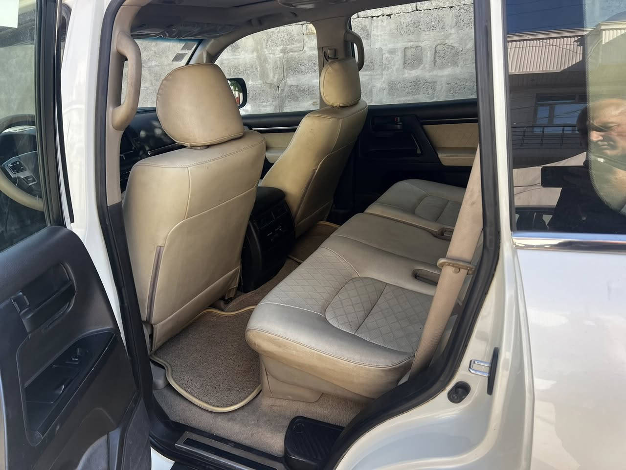 السلام عليكم لاندكروز ٢٠١١ سنينه اصل محدثه دعاميات فقط ماشيه ١٥٤ سونار وي الصور السعر ٣١
بيع او مراوس ب احدث 
***********
