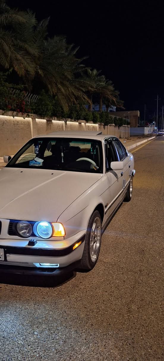 بي ام 520 موديل ٩١ اصل بليتة وسنوية 
جاهزة للأخير كير عادي كير (جاترك نمرة طويلة )
مكفولة من الحادث ٣ قطع صبغ فقط رقم اربيل وسنوية جديدة لنهاية٢٠٣٠ النظافة ٩٠% العنوان ميسان
السعر اتصل او التواصل خاص ***********
