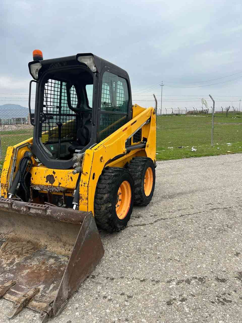 بوبكات حجم s450 موديل 2016 دخول جديد رقم كاتى أوروپى كاتم 1500 ساعه مشتغل  بوبكات جديد مابى نقص  مكان سليمانيه 
***********
