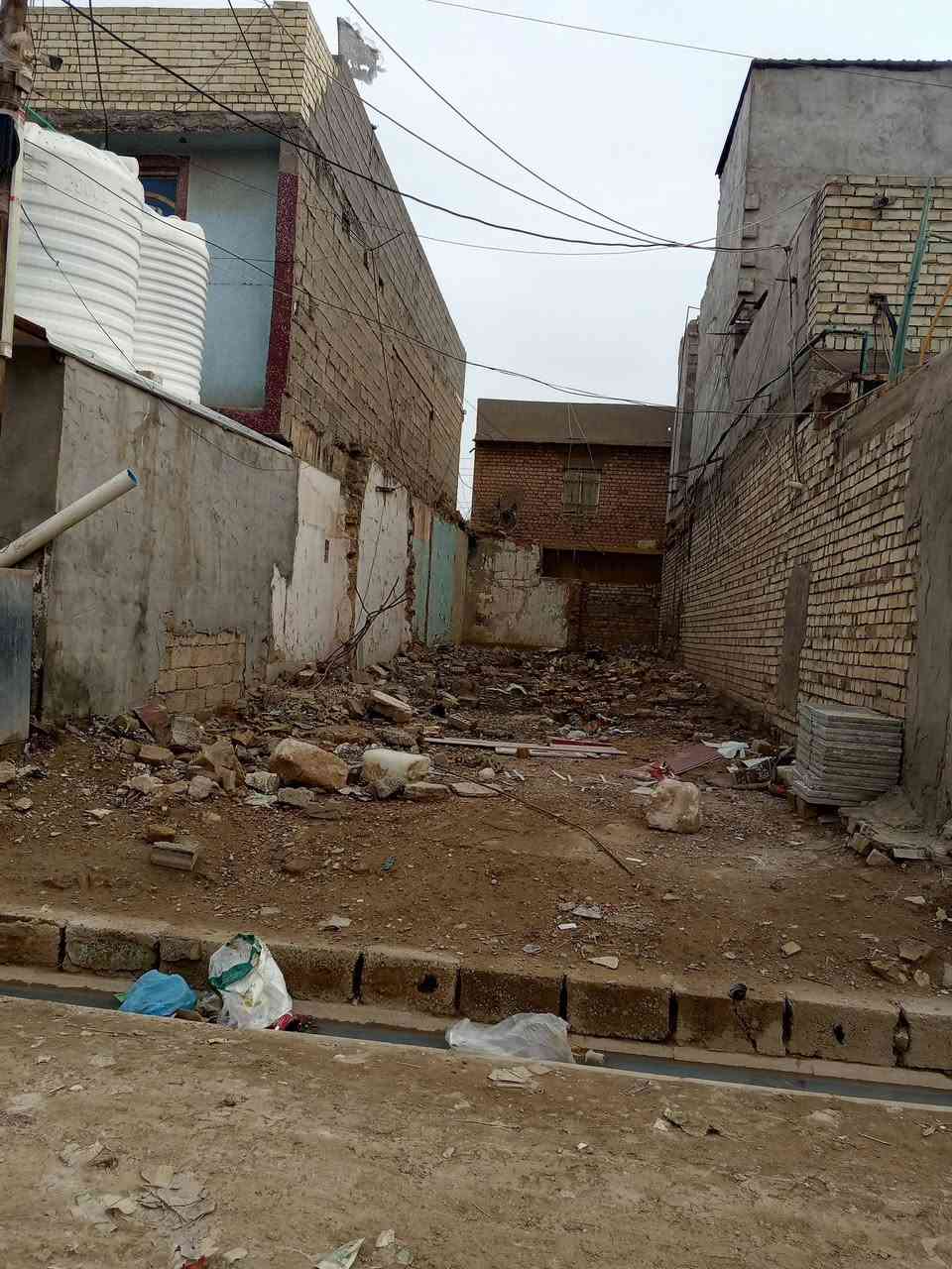 السلام عليكم
بيت نص قطعه قاط ونص بناء حديث جاهز من كلشي معا نص قطعه 100متر لبيع قرب ضياء العتابي بضهره مباشرتن سابع بيت سعر خاص ستفسار ***********
***********
