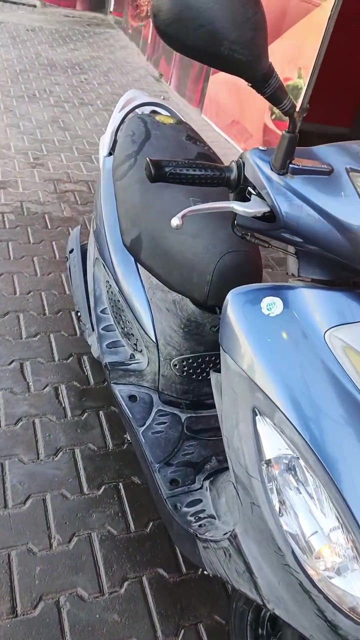 السلام عليكم شباب كامكو للبيع السعر 900 وبيها مجال مقفوله الدراجه سلف كهربائياتها محرك   مقفوله دراجه الشراي الشراي حيدق على هذا الرقم*********** هلا بيكم بيعه سريعه
