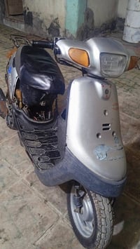 دراجه زعره لبيع شغاله هندر  واحد  السعر 150 وبيه مجال لريدها يتصل 0785...