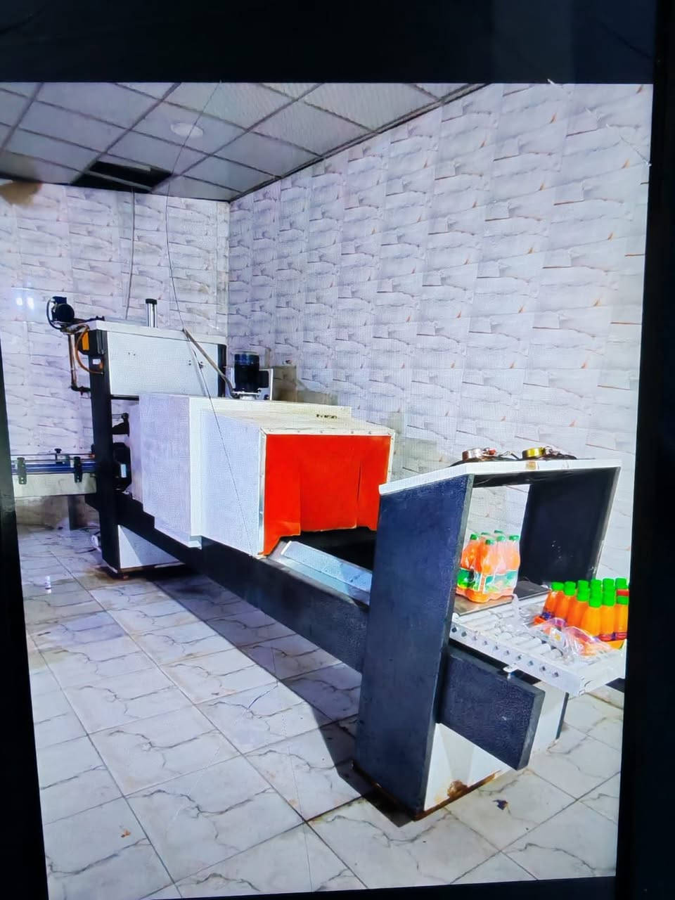 مكائن تعبئة العصائر مع النافخات مع مكينه ليبل شرنك موبايل ***********
