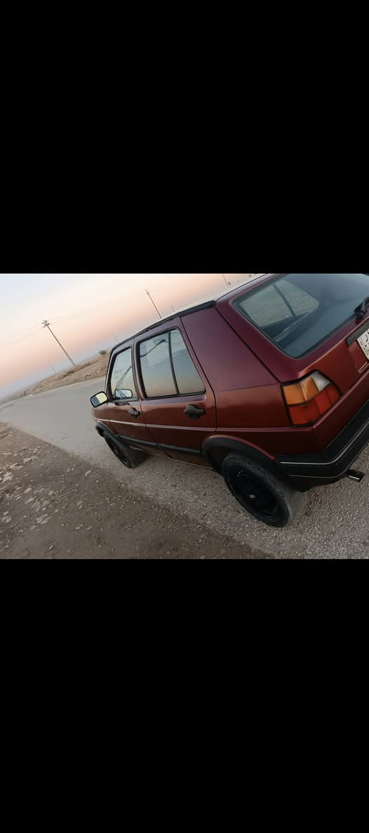 كولف عظم موديل 1990  سياره جاهزه مابيها اي نقص صدر امامي كامل كله جديد والخلفي دبلات جدد محرك 1800 كير عادي سياره ما بيها نقص سعر٣٠ وبيها مجال 
 ***********
