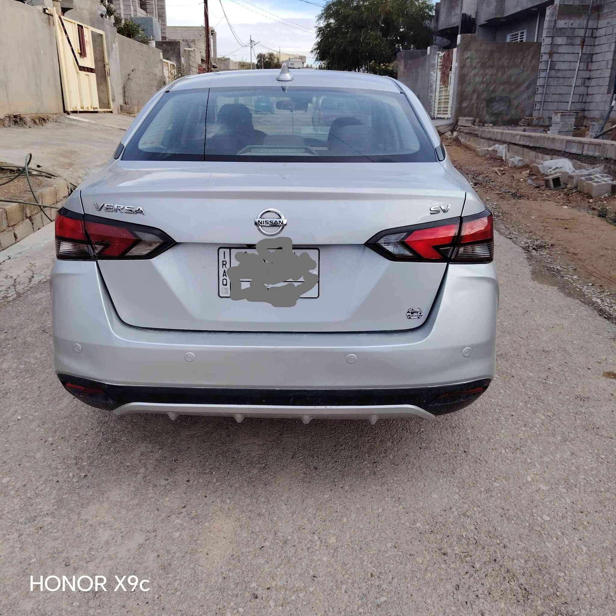 سياره نيسان  فيرسا 
موديل 21 سياره ضررها بونيد وجامريلات سياره مواصفات sv مراوس و بيع  سعر 100ورقه  مجال قليل مكاني  ديالى الستفسار على  هاذ رقم ***********
