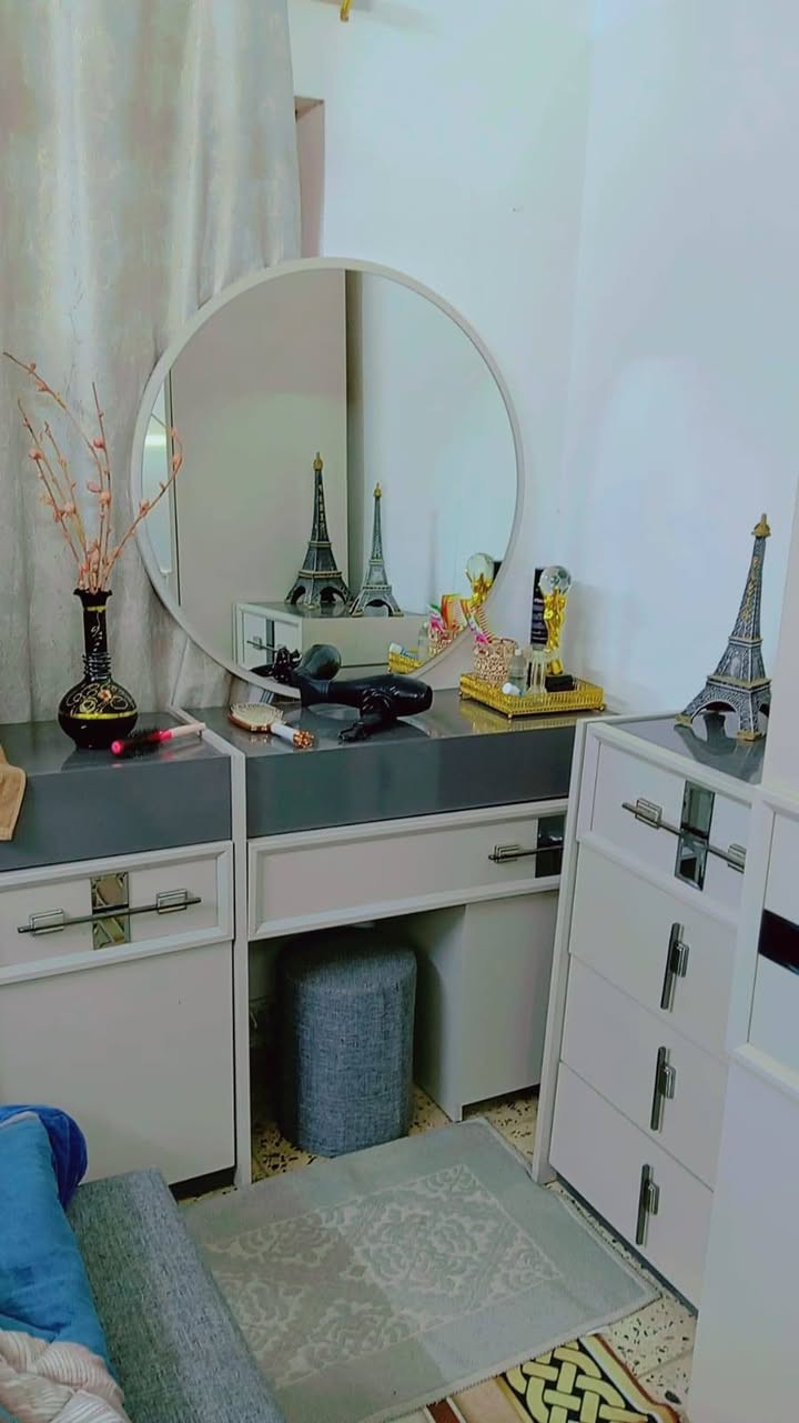 سلام عليكم اخوان غرفه نوم تركي لبيع نضيفه كلش الي يريده يتواصل على الرقم ***********
