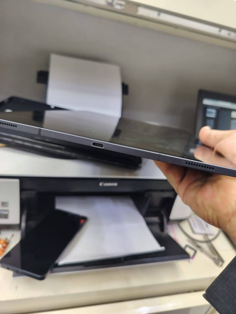 تابلت كلكسي S8 الترا. 5G
حجم شاشه 14.6 + 120هرتز
ذاكره 256
عشوائية 12
يدعم شريحة 
لون اسود
ملحقاته 
كارتون
شاحنة
قلم
ماوس
كبيبور
نظافة 100%
سعر 700وبي مجال او مراوس 
العنوان مكتب المها للموبايل 
المضيق مقابل جامع الخضروالياس
***********
