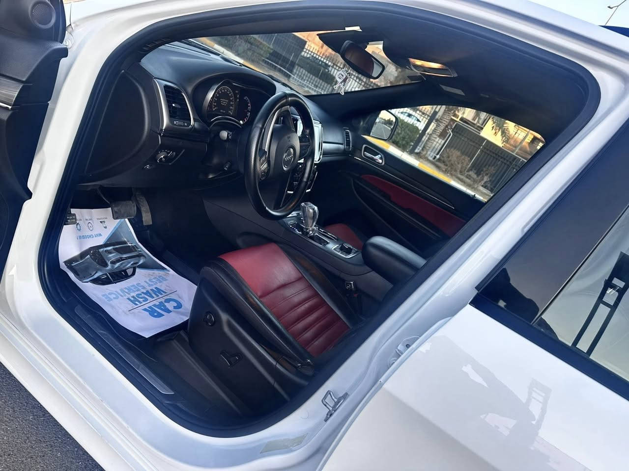 السلام عليكم للبيع جيب كراند شيروكي (S)
موديل 2022 خليجي
 وكالة خليجيه
السيارة مكفولة كفاله عامه بوضع الشركه بلاد 
مواصفات ال s فول 1/1
ماشيه: 40 KM
1-رادار امامي عدسه
2-محرك 3.6L (6v)
3-داخل احمر وأسود بلادي 
4-تحذير خروج عن المسار 
5-نقطة عمياء 
6-دفع 4x4
7-فرش المقاعد جلد الأمامية كهرباء 
8-المقاعد الأمامية تدفئة وتبريد 
9-ذاكرة حفظ وضعيات الجلوس 
10-تدفئة ستيرن 
11-سقف بنورما 
12-شاشة حجم 4.8 
13-نظام خاص لطرق الوعرة 
14-مصابيح الأمامية زنون 
15-مصابيح LED
16-كشافات ضباب زنون 
17-تشغيل عن بعد 
18-صندوق كهربائي  
19-حساسات امامية 
20-حساسات خلفية 
21-كامرة خلفية 
22-ويل قياس 20 اسود لماع 
23-المرائة بـ خاصية التعتيم الذاتي 
24-مرائة امامية كهرباء 
25-بلوتوث تلفون 
26-تحديد سرعة 
27-تحديد مسار 
28-نظام تشغيل وإطفاء أتوماتيكي 
29-نظام بريك اتوماتيكي 
باقي مواصفات S معروفه سياره جديده بمعنى الكلمه من الزيرو لحد ليوم على ايدي رقم بغداد باسمي تحويل مباشر
لاتصال والاستفسار:***********
او ***********
السعر: 365💸
