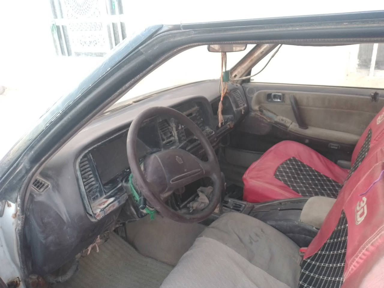 السلام عليكم
سياره سيدان موديل 91 ناصريه الغراف 
السعر 19ورقه وبيها مجال 
الرقم ***********
