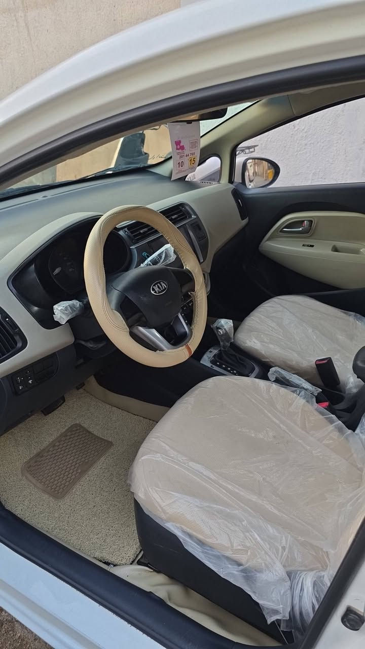 اسلام عليكم
كية ريو موديل ١٥ خليجي مكية ١٦٠٠ سيارة نضيفة كلش ماشية ١٠٥ حقيقي سيارة خير من الله 

السعر ٩٣ وبيهة مجال
***********
