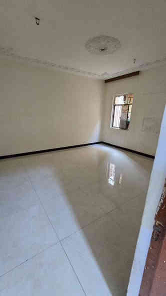 للإيجار في السيدية بيت مساحة ٣٠٠ متر 

البيت كلش نظيف محدث 

يحتوي على ٥ غرف نوم وصاله ومطبخ وخدمات وكراج وحديقة 

الايجار مليون ونص 

للاستفسار ***********
