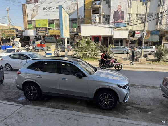 السلام عليكم  
مارسيدس GLC 300  …AMG 

وارد امريكا صبغ بنيد فقط بدون دواخل بدون شاصي سياره راجعه بحاله وكاله 

الموديل 2024 

العداد 8000
مواصفات فول  للأخير 1/1
مرقم اربيل  
بيع او مراوس 
السعر 380 ورقه نهائي 
مكان سياره ديوانيه 
للاستفسار تواصل
 
***********
