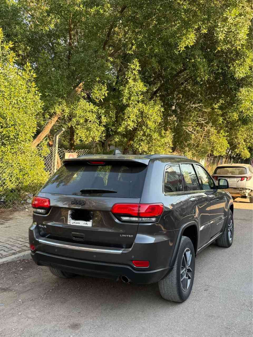 السلام عليكم 
جيب 2019 وارد امريكي
لمتد فول مواصفات: بصمة، كشنات جلد، مقاعد تدفئة تبريد 
ستيرن تدفئة ، ذاكرة مقاعد ، كشنات كهرباء، حساسات ، عدة الفتحة وهواي مواصفات غيره.
الضرر: جاملغ وبنيد فقط
السعر: 190$ وبيه مجال بسيط 
الاستفسارا: *********** بغداد, العراق
