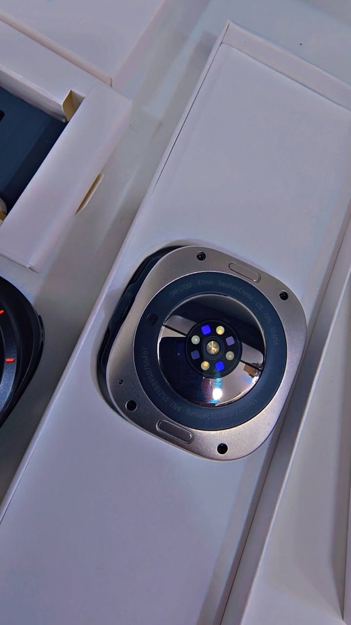 ساعة جلاكسي الترا 2025
* صندوق كامل
* حالة كالجديدة
* أحدث موديل 2025
* مع كفر وسير ساعه اسود 
* العنوان بغداد الدوره 
* السعر 450 الف *
واتساب: ***********
