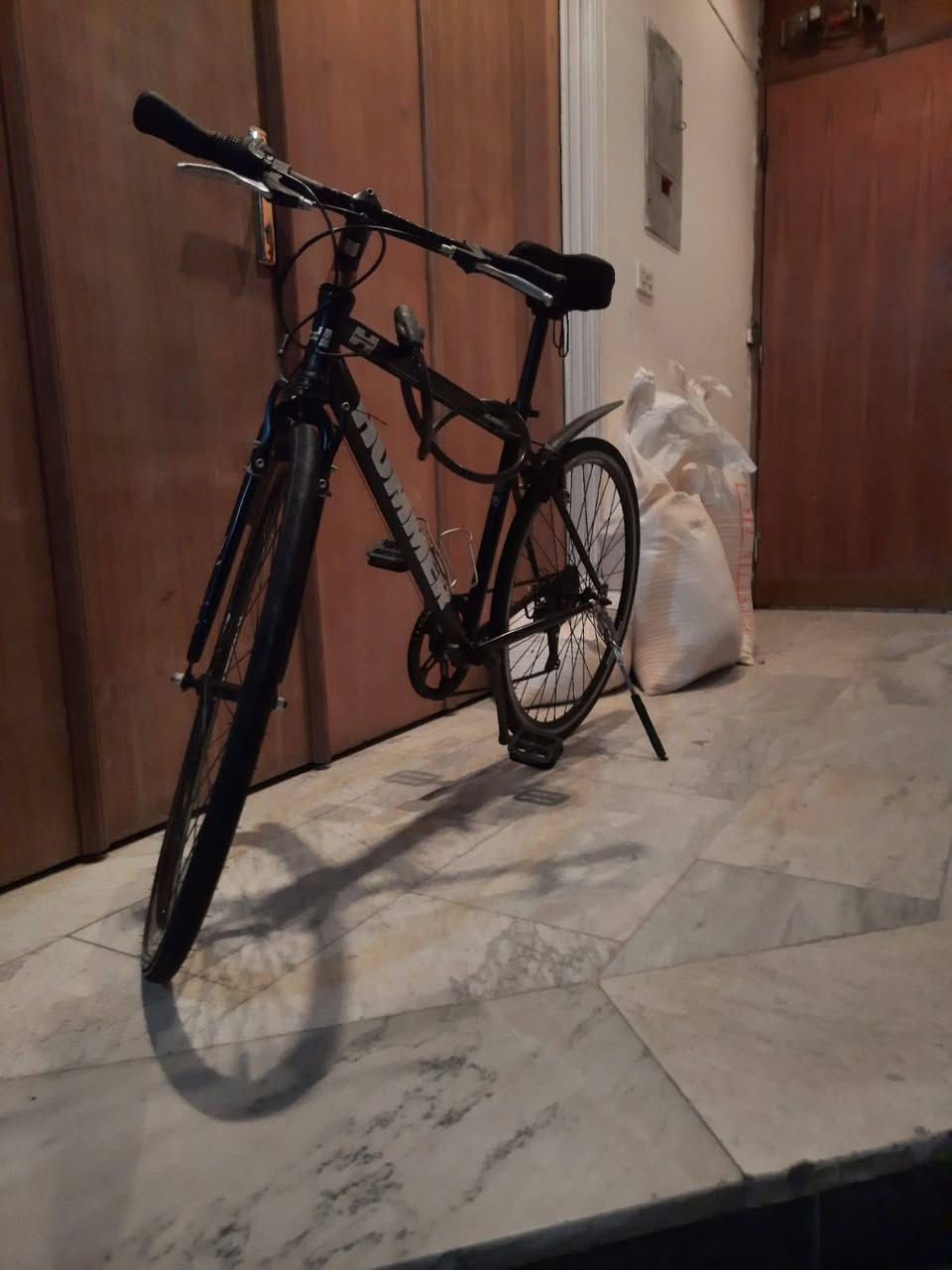 سلام عليكم بايسكل للبيع C700 ماركه همر اللون اسود كير شغال والبريكات  نوع المكينه شيمانو 7 خلفي 1 امامي نضيف جدا  مثل ماموضح بل صوره سعره ١٢٠ بي مجال مكاني بغداد شارع فلسطين


**إذا كنت صاحب هذا الإعلان وتريد حذفه لأي سبب، رجاءا أرسل رسالة إلى الدعم الفني**