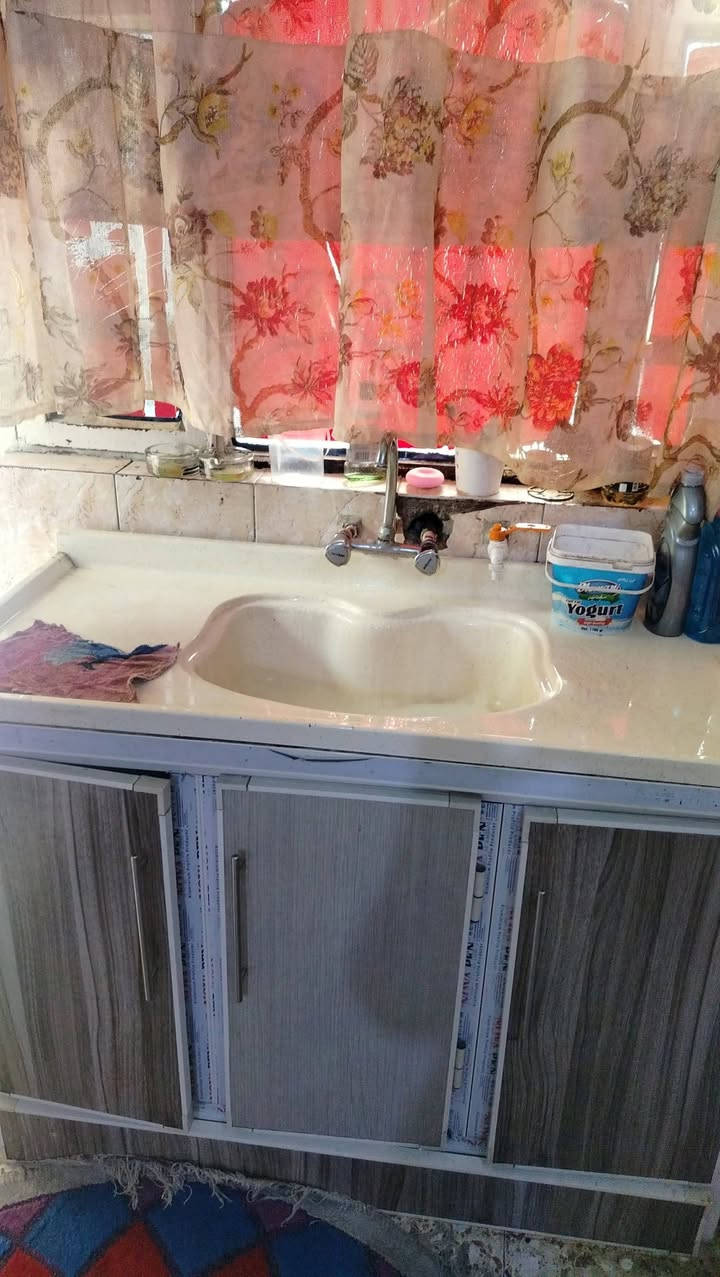 كاونتر للبيع جديد جديد تفصال مو سوكي 3 قطع سنك مرمر كاونتر طول 3 مترات 450 وبي مجال المكان بغداد حي الجهاد


**إذا كنت صاحب هذا الإعلان وتريد حذفه لأي سبب، رجاءا أرسل رسالة إلى الدعم الفني**