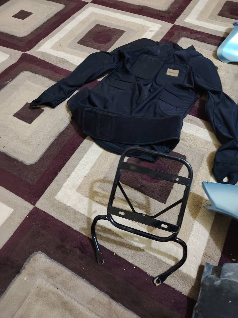 سلام عليكم ترايش ماكس عدله منغولي اهم يشتغل السعر 15 الف.... كفر منغولي نقص بي بس جاملغ تجاري الكفر السعر 20 الف درع يحافض عنك من الدعمه من الكلبه لاسامح الله السعر 50 الف جاملغ جيتي ار السعر 10 الف اصلي سيبايه بوليس السعر 10 كابريتر اصلي تفصيخ حاويه السعر 20 الف مكاني بغداد مدينه الصدر شارع الفلاح... ***********
