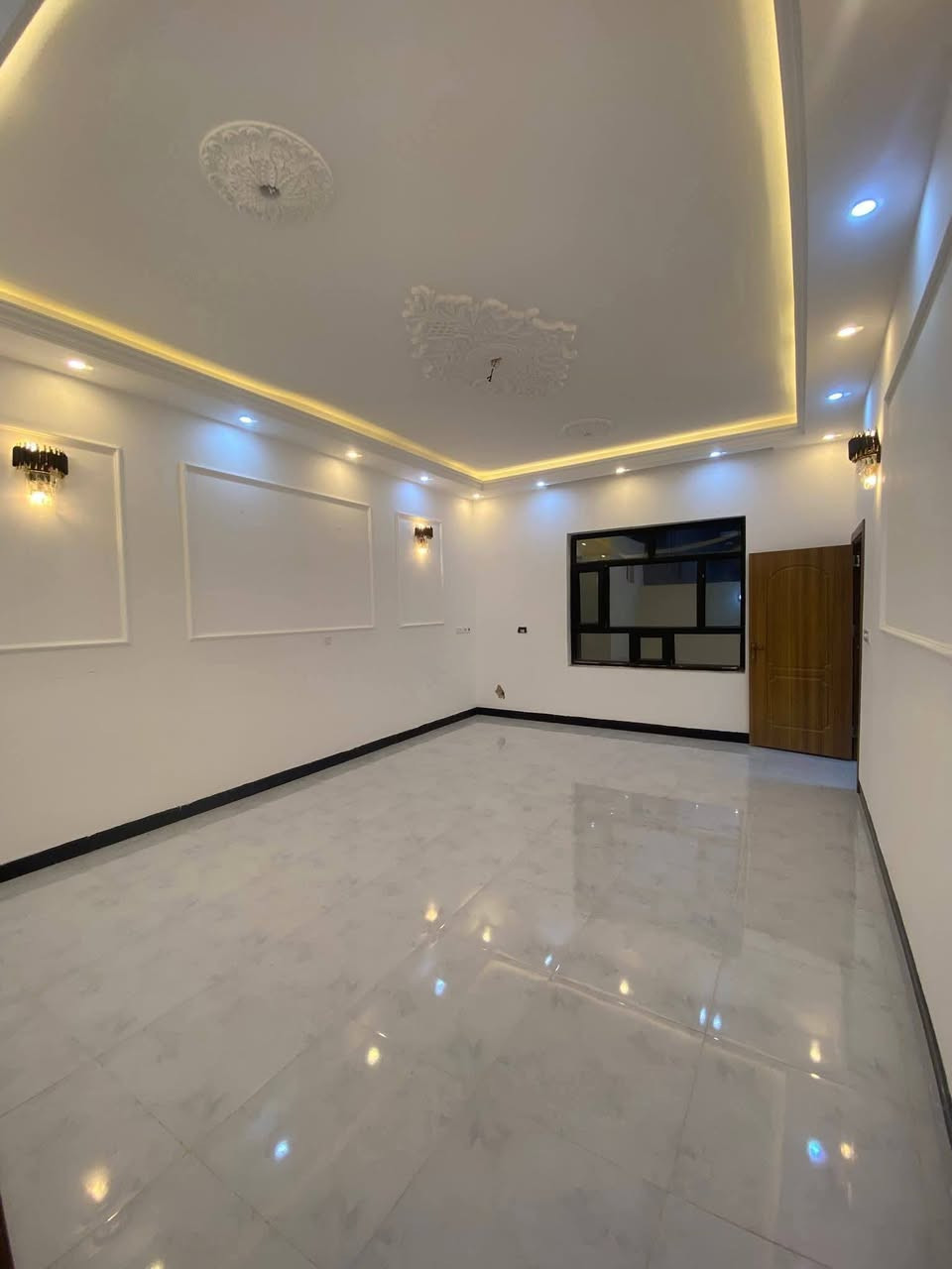 للبيع دار سكني تكريت الديوم منطقة 16 الف
#مساحة 200 متر 
#واجه 10 م ونزال 20 م 
#قريب من شارع 60 ومتنزه جديد وشارعه 15 م
#يحتوي الدار على 
#غرف نوم عدد 4 🛌
#صالة استقبال 
#صالة وسطية عدد 2
#مطبخ حار وبارد
#مجموعة صحيات مع حمامات داخلية وخارجية عدد 3
#غرفة مخزن
#كراج للسيارة 
#سطح شتايكر
#ابواب خارجية درجة اولى
#ابواب داخلية تركي
#شبابيك الالمنيوم
للاستفسار الاتصال
***********ليث الدليمي
