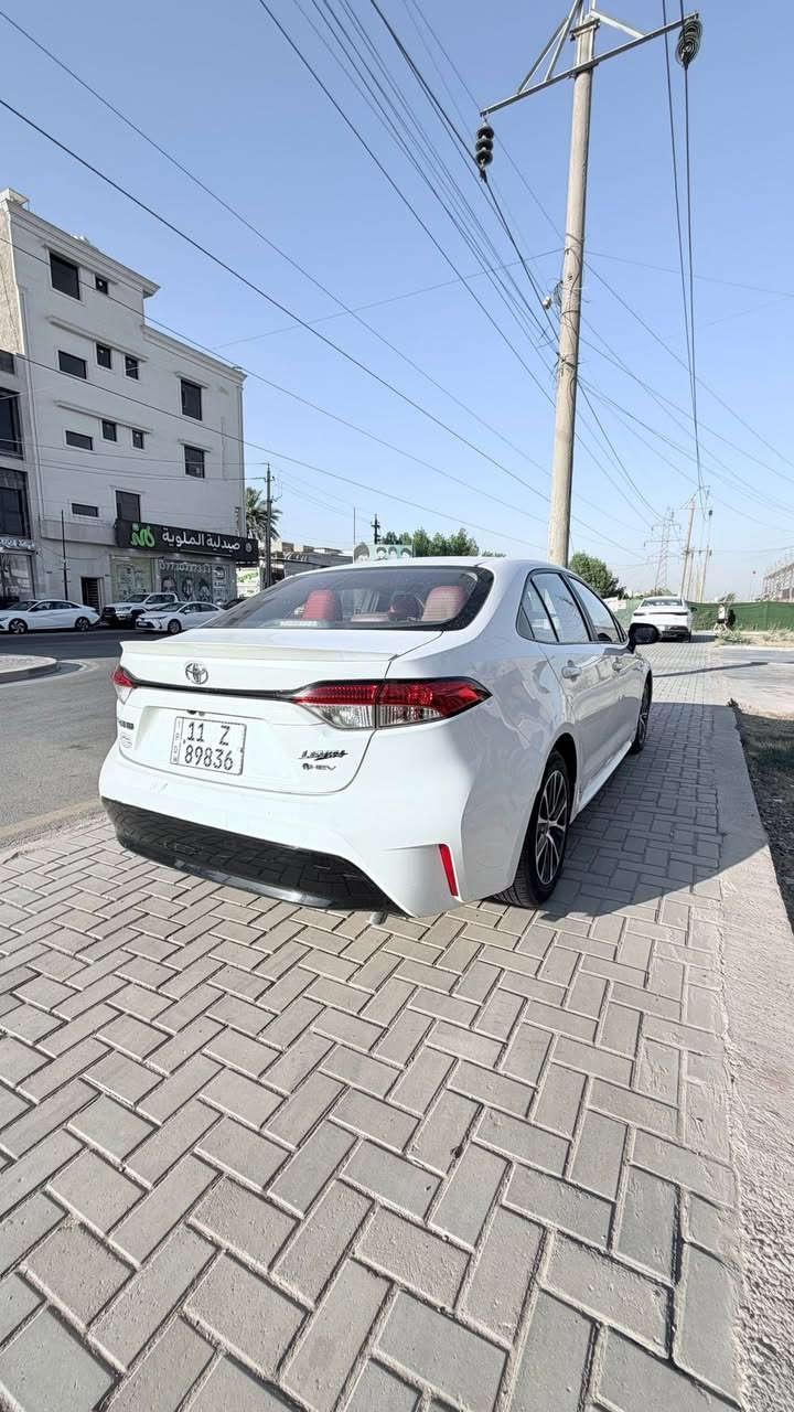 السلام عليكم كورلا موديل 2025 امريكي هايبرد ماشيه 60،000 مكفوله كفاله عامه من كلشي بيهه طختين وسويتهن PDR  بالباب والجاملغ السيارة فول مواصفات 1/1 رقم بغداد بأسمي 
المواصفات 
بصمات عدد 2
سلايت 
رادار امامي 
لد امامي خلفي
تبريد خلفي 
شاشه اصليه 
كامره دواره 
كروس سرعه 
تحكم ستيرن فول 
هندبريك بصمه 
كشنات داخل احمر جلد 
كشنات كهربائية
وبعد بيها مواصفات اكثررر
السياره حلوه وكاعده كلش
رقم ***********
سهرهه 142 وبيهه مجال قليل
عنواني بغداد سيديه
