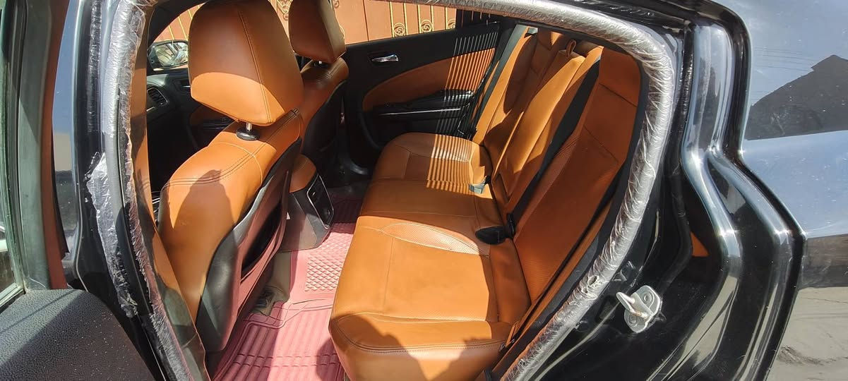 جارجر 2012 بدون دواخل بدون شواصي بدون أيرباك باب مبدل بلادي 
وبيه تلحيضات بسيطه 
السعر:-143ورقه
المكان:- كركوك
الرقم:-***********
