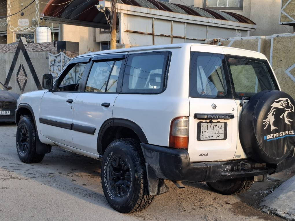 السلام عليكم للبيع او المراوس نيسان باترول موديل ٢٠٠٢ محرك ٤٠٠٠ كير عادي سبعه راكب كشنات جلد فور ويل شغال دبل تانكي تخم تاير جبلي جديد شاشه كاميرا صبغ عام لغود وشواصي كفاله بيها تعمير بالتكم بدون كص مكفوله من الانقلاب السعر ٧٥ وبيها مجال 
مكاني الدوره ابو دشير 
رقم الهاتف *********** بغداد, العراق
