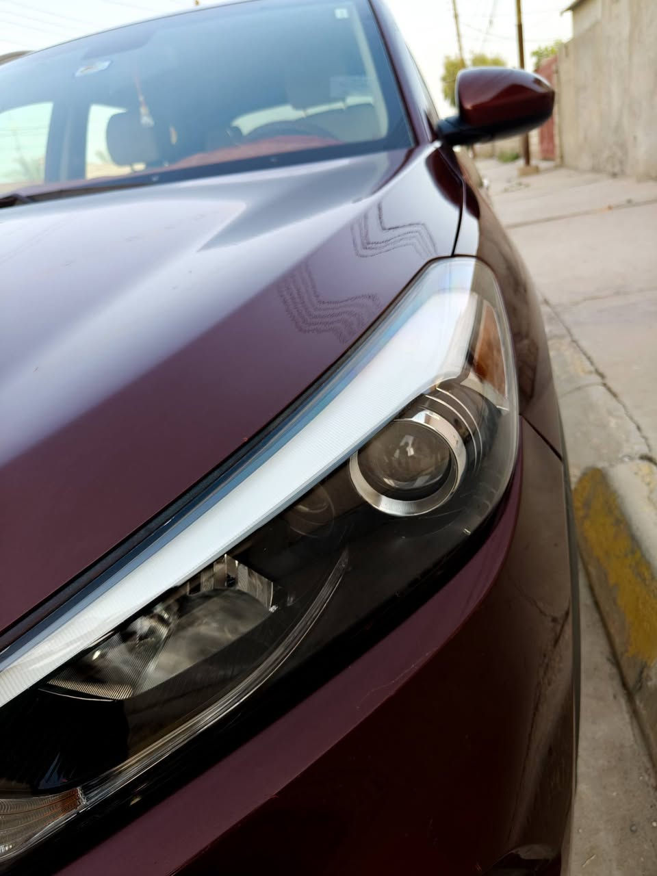 *للبيع هيونداي توسان Hyundai Tucson 2018* 🚙  
*وارد أمريكي*

- *الممشى*: 45,936 ميل
- *المحرك*: 2.0L GDI بنزين 4 سلندر، 165 حصان
- *القير*: أوتوماتيك 6 سرعات + وضع ECO اقتصادي
- *الدفع*: أمامي FWD

- شاشة لمس 7 إنش + بلوتوث + USB + AUX
- كشافات عدسة زينون + ليد نهاري DRL + كشافات ضباب LED
- كاميرا رجوع + حساسات بارك خلفية
- 6 إيمتعددة الوظائف + تحكم ستيرن كامل
- جنوط ألمنيوم 18 إنش + جناح سقف + مرايا تطوي كهرباء

*الضرر*: كما موضح بالصورة،  *بدون دواخل - بدون ايرباك * ✅
 
رقم كركوك جديد انكليزي_ بأسمي سنويه 
*السعر*:148 ورقة  
*للتواصل*: *********** واتساب/اتصال

#توسان2018 #وارد_امريكي #للبيع
