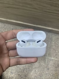 ايربدز اصلي مستعملة نضيفة للبيع للاستفسار واتساب 07751628581