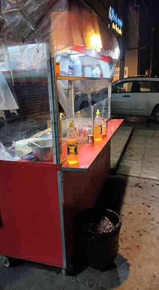 *********** مكاني بغداد حي الجامعة سعره ٢٠٠ قفل بدون غراض عربانة فقط
