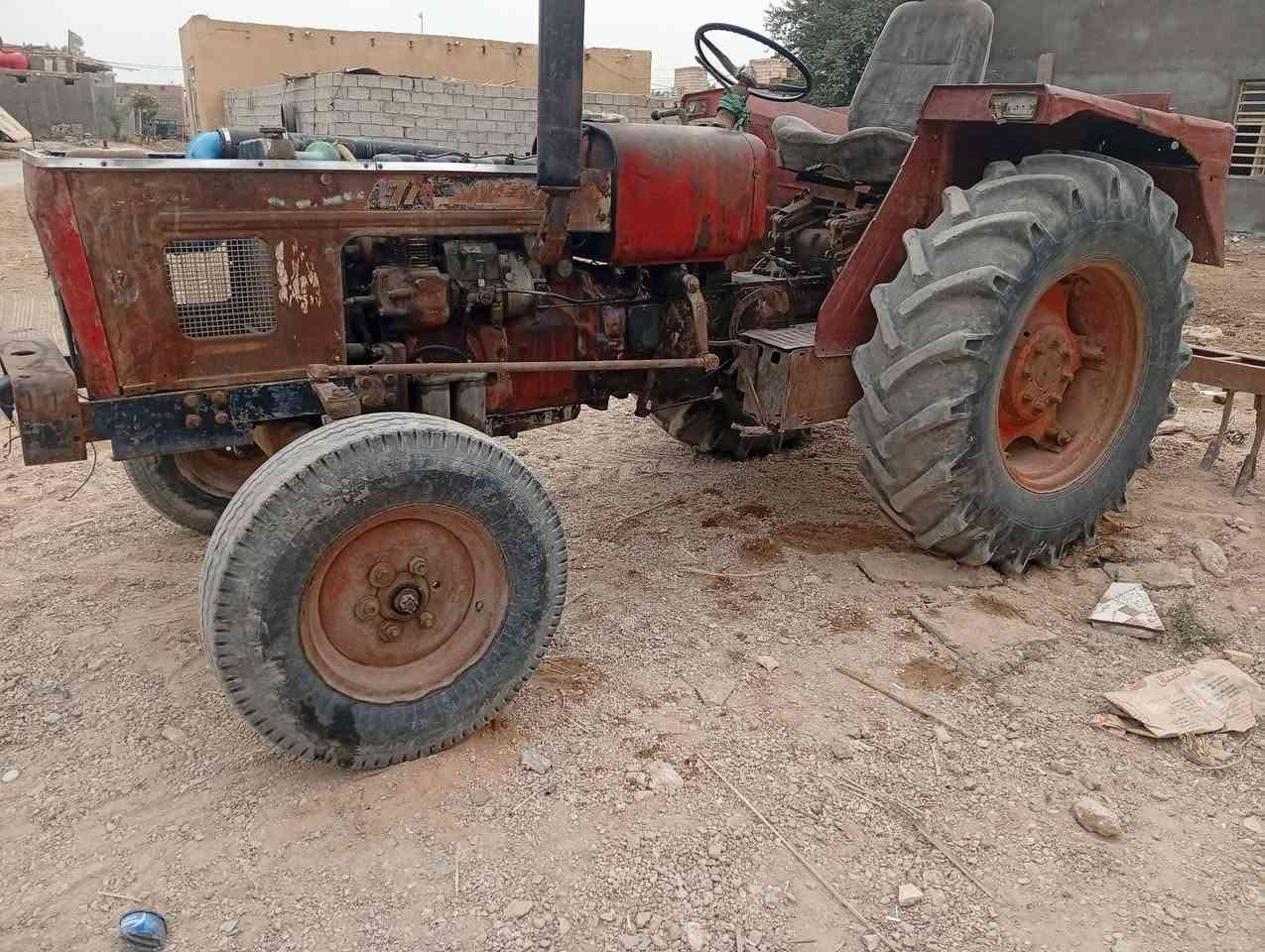 السلام عليكم اخوان للبيع بدون مكينه جاهزه كير ومكينه لا تبخير لاتنقيص مقدم جديد تخم تاير باتري جديد المكان المشخاب ناحيه القادسيه وهاذا رقم صاحبه *********** سعره 2500وبيه مجال
