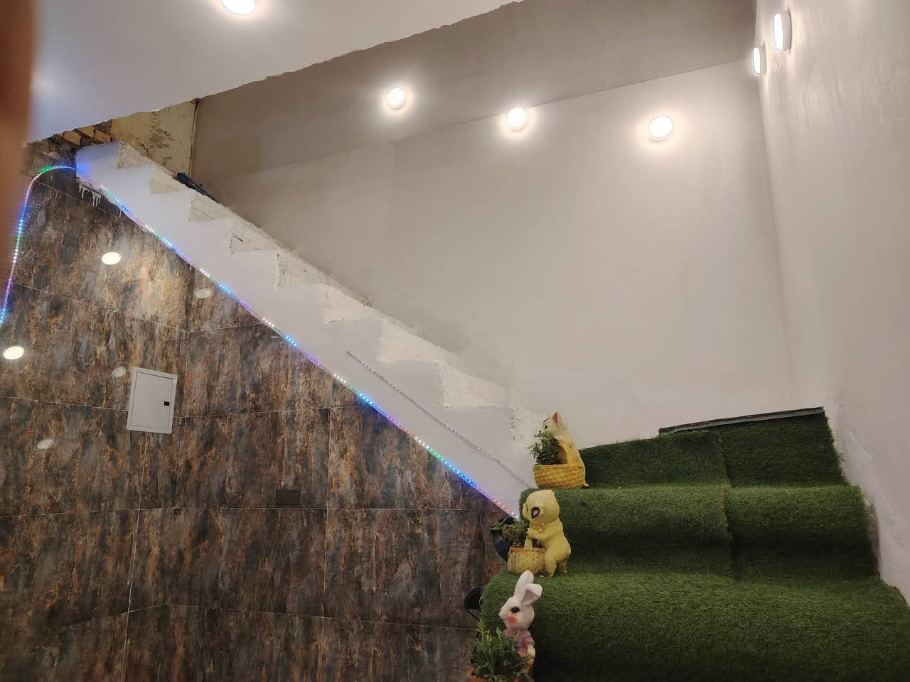 السلام عليكم
منزل للبيع بناء جديد
طابوك 
واجه 11
نزال13
المحتوى
(براني 7×4)
(صاله4×4)
(مطبخ 4×4)
(غرفه٦×4)
(مجمع صحي داخلي 2×2)
(مجمع خارجي 2×2)
السعر اتصال***********
