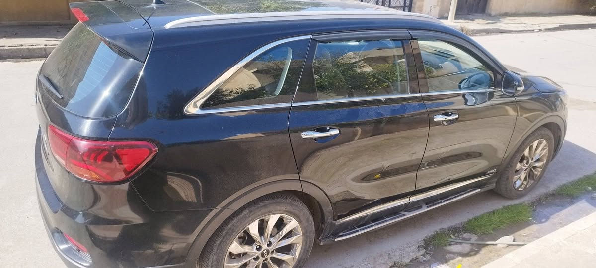 سورينتو 2018 اعلى فئة فول مواصفات
 كير نوع AT المرغوب 
محرك شرط دوش 2.4 اقتصادي 4 سلندر 
السيارة بدون ضرر بدون صبغ عدا بعض الملاحظات
العداد 150 الف كيلومتر 
فتحة السقف بانوراما 
مري شفط
7 راكب
رقم اربيل الجديد 
السنوية والهزة جديدة
بأسمي وبيها كوبون بانزين
التواصل عبر الواتساب ***********
السعر 200
