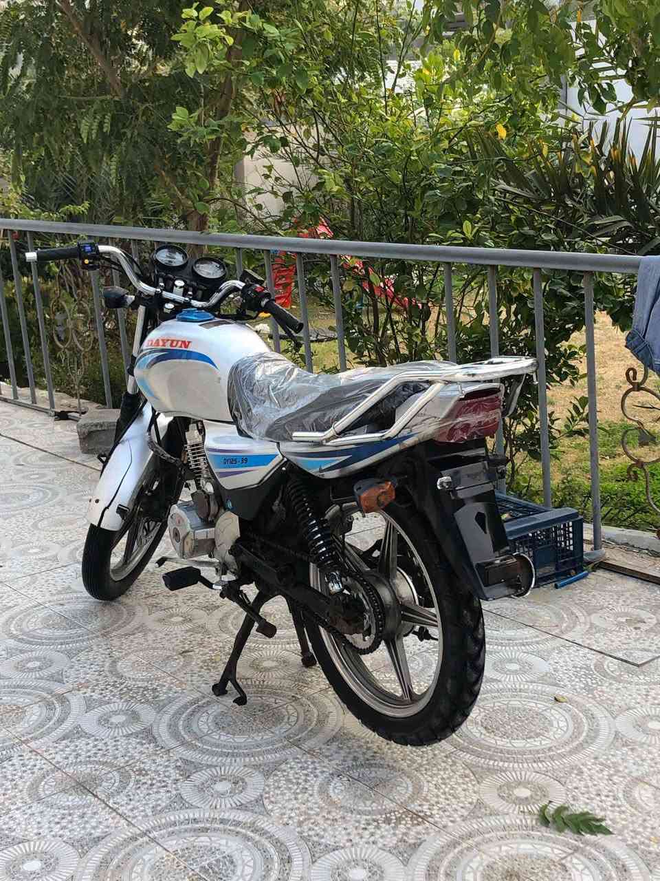 السلام عليكم ورحمه الله دراجه دايون 2019 اوراق باسمي مفتوحه شلعتها تخبل  شرط اذا وكفت عندك ترجعها كلش حلوه مكاني كربلاء الحسينيه القنطره البيضاء السعر 850 وبيها مجال للشراي
للتواصل (((اتصال علا رقمي ***********)))
او ((((((((واتساب***********))))
