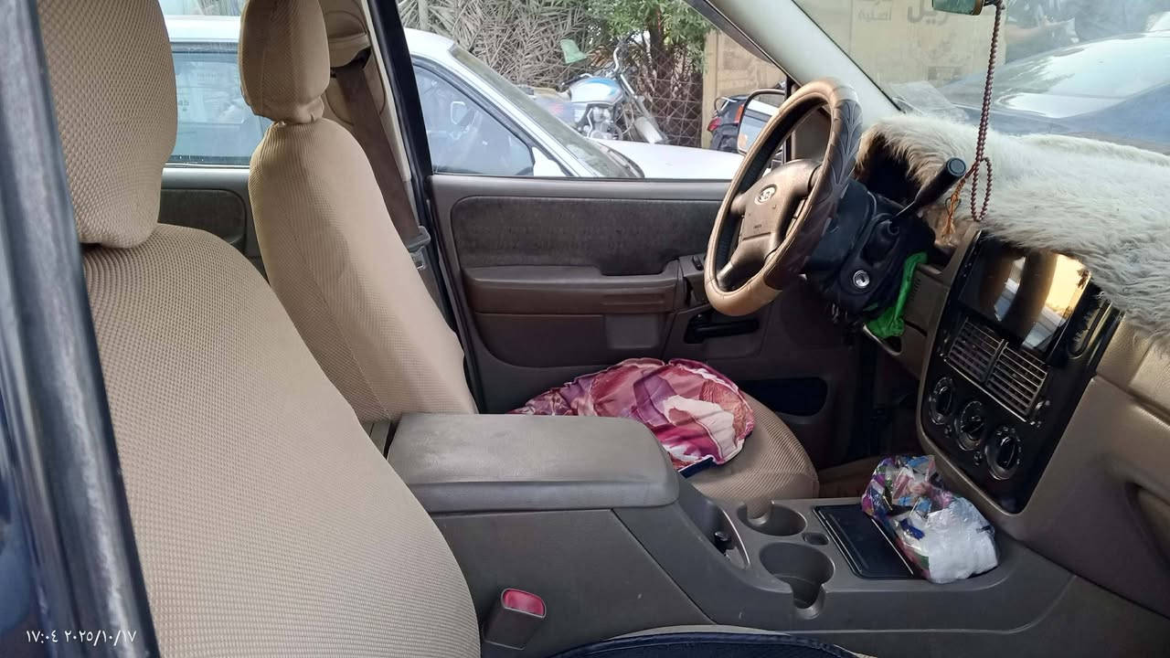 السلام عليكم فورد اكسبلورر للبيع موديل 2004 محور مكينة لكزز 8 سلندر محور منضومة غاز بـ500 الف حدادية امامي خلفي جدد اكسل جديد  تبريد ثلج 3 قطع رقم بصرة انكليزي بسمي السيارة تحويل ثاني يوم  سنوية للـ2029 السعر 78 وبيها مجال الطيبين للاستفسار الاتصال على الرقم ***********خاص مفتوح
