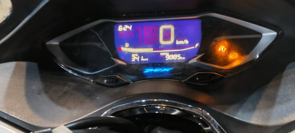دراجة بي سي إكس PCX جيل رابع
دراجة زيرو 
ممشاهة 9 الاف وكسور  يعني زيرو 
دراجة خير من الله 
كفر ومكينة كفالة عامة بس شخوط بسيطة موضحة بل صور 
مكينة 125 سيسي 
العنوان/ مدينة الصدر 
***********
السعر 30 ورقة وبيهة مجال
