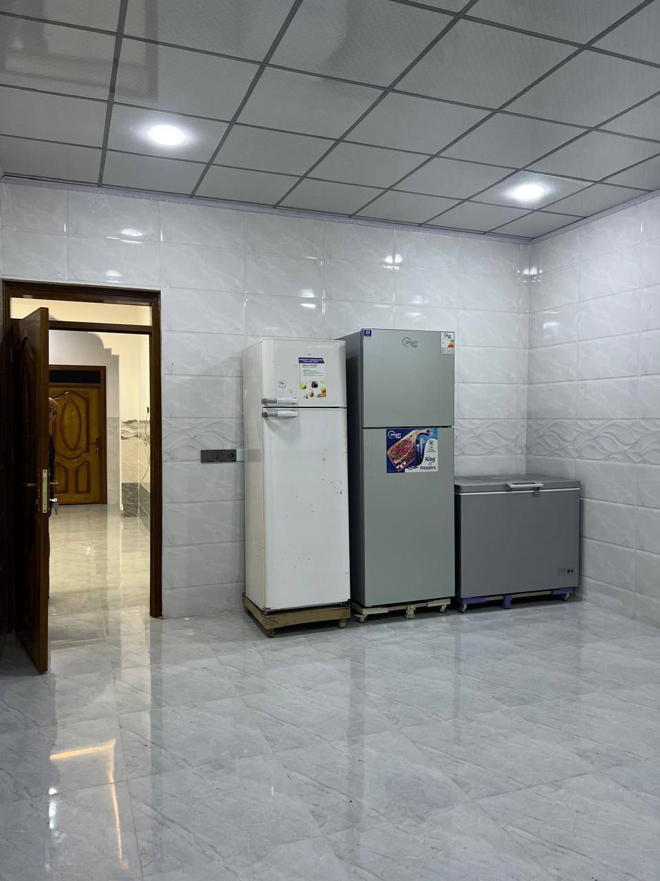 (دار للبيع مساحتها 180متر الواجهة 9العمق 20 حي الملاين الثانية مجمع الملك.  عدد الغرف 6 الصحيات عدد 3. البيت زيرو زيروجديد) ......... ملاحضة 👈 الي يكدر يشتري بيت أو أرض لا يتردد ابد لان راح يصير تمليك الزراعي والجمعيات بعد فتره قصيره وراح الأسعار ترتفع اكيدفسارعو بالشراء


**إذا كنت صاحب هذا الإعلان وتريد حذفه لأي سبب، رجاءا أرسل رسالة إلى الدعم الفني**