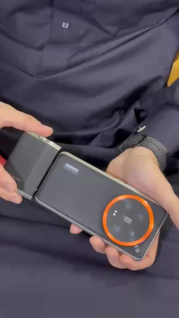 شاومي 14الترا جهاز مستخدم قليل 
ذاكره512
شاشه 120هرتز
كاميرا 200+
معالج سناب دراجون Gen3
معروفه مواصفاته جهاز قوي 
سعر الجهاز 725 ألف مع كامل ملحقات 
مكان رمادي شارع السينما 
***********
