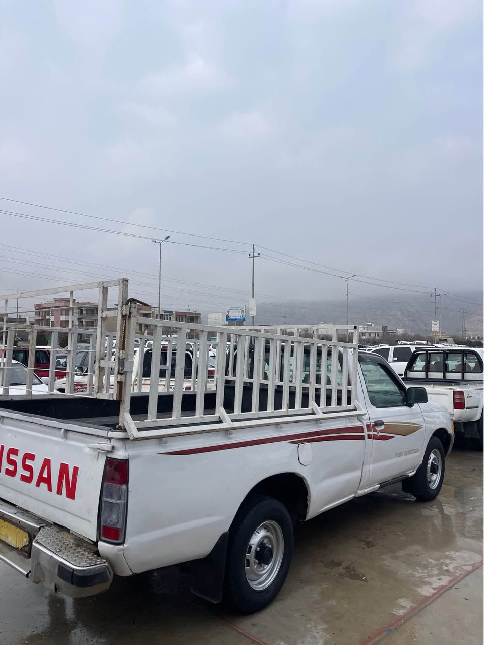 نیسان تاك 
٢٠٠١
سه‌نه‌وی و وه‌كاله‌ 
پاوه‌ر نیه 
تایه‌ی نوێ 
گێڕومه‌كینه‌ به‌شه‌رت 
وه‌رگه‌راو به‌شه‌رت 
ده‌عم به‌شه‌رت 
سعری ٥٠گه‌لا 
شوێن چوارقوڕنه‌ 
*********** رانية, السليمانية
