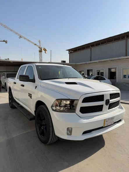 سلام عليكم    دوج رام للبيع فقط موديل 2021 سياره كلين مكفوله من لتبديل ولبارد ومن كلشي مكينه كير جدد + صدر خلفي امامي جديد + تخم تاير جديد 
البدي لمرغوب باب طويل ولبدي قصير + فور ويل 
مكينه ٦ سلندر 
ماشيه ٥٢ للف وقابله للزياده
مكان السياره ملعب الشعب
***********
