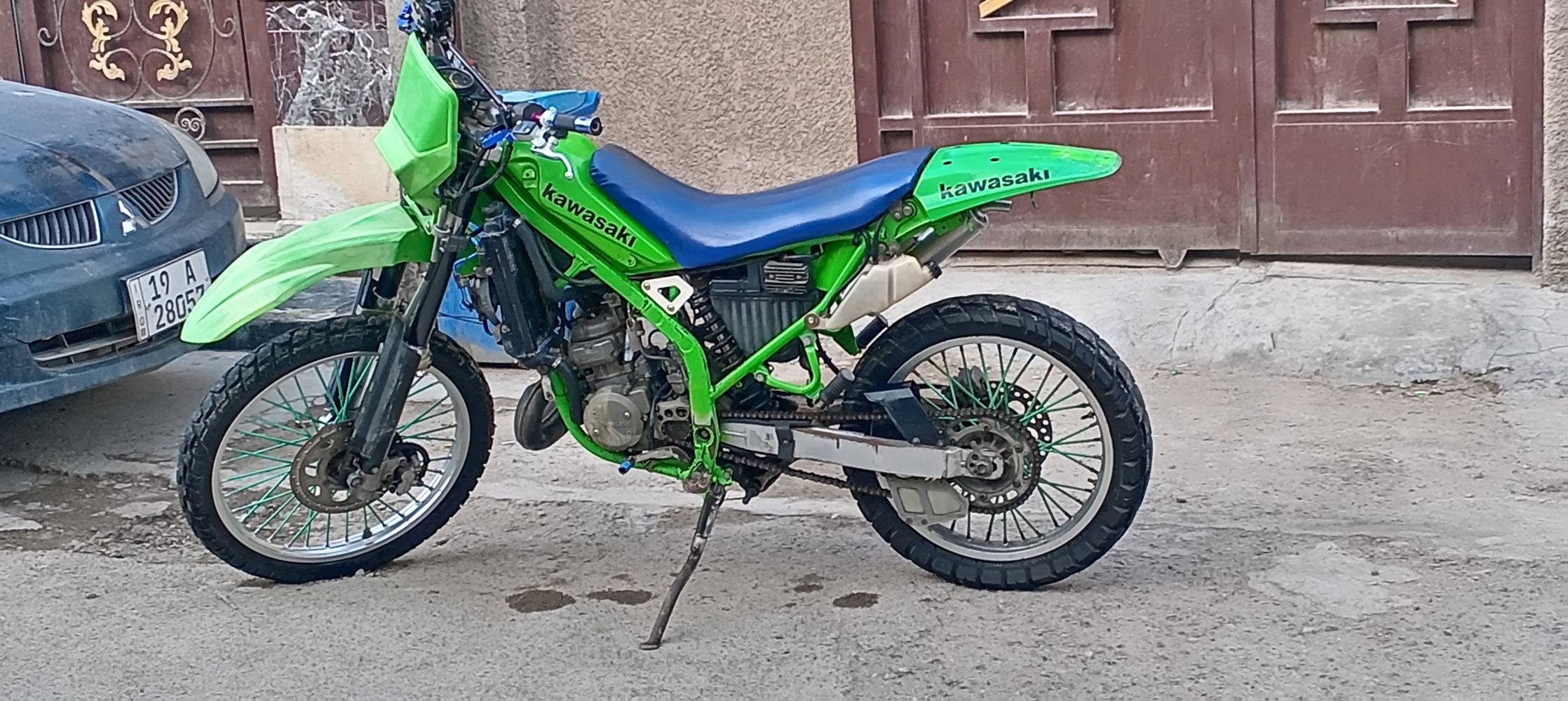 السلام عليكم دراجه قفاز كاوسكي خبط مكينه 150 cc نقصهه كابريتر فقط رايد مراوس بسايبه او بيجو او ستوته نضيفه او دراجة بوكسر نضيفه واذا بيع سعرهه 14 ورقه قفل عنواني بغداد بلديات 