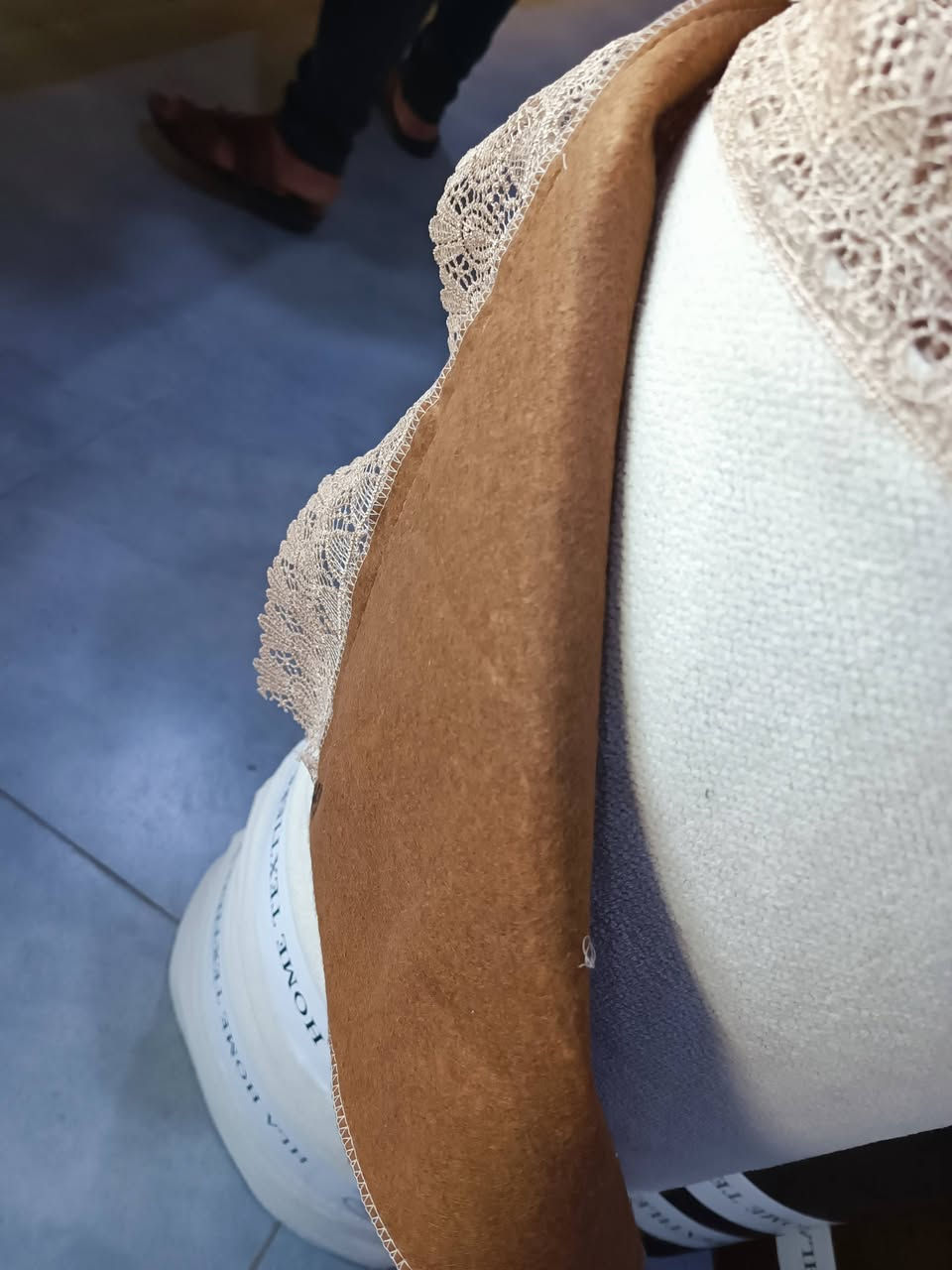 سعر المتر / 3,500 الف دينار 
مفرش طقم قنفات وديوان ظهر جوزي 
قياس العرض / 75 سم مع الكيبور
توصيل داخل خانقين /٢،٠٠٠  الف 
توصيل داخل ديالى / ٣،٠٠٠  آلاف 
توصيل بغداد والمحافظات / ٥،٠٠٠  الاف
للاستفسار مراسلة الصفحة أو الاتصال على الرقم   / ***********
العنوان / خانقين - دارة كونارة
