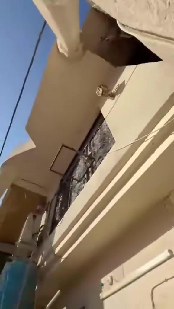 بيت للبيع طابقين مسلح مساحة ١٠٠متر واجهة ٥متر نزال ٢٠متر يحتوي على مدخلين طرمة+ خدمات خارجية + استقبال + مطبخ + منور +هول + غرفة نوم الطابق الثاني غرفتين نوم + حولي كبير + خدمات صحية + بيتونة + صطحين اشتايكر البيت في منطقة الوشاش طابو صرف شارع عريض اي استفسار تليفون ***********واتساب ***********واتساب ***********او مراجعه مكتب الخبير للعقار ومن الله التوفيق
