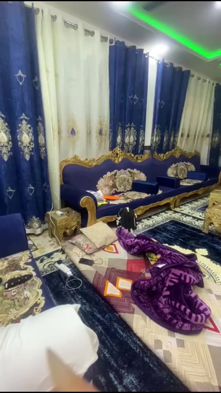 السلام عليكم
تخم للبيع مستعمل قليل السعر ٨٠٠ وبي مجال
عنوان الشعب حي البساتين الاتصال /***********
